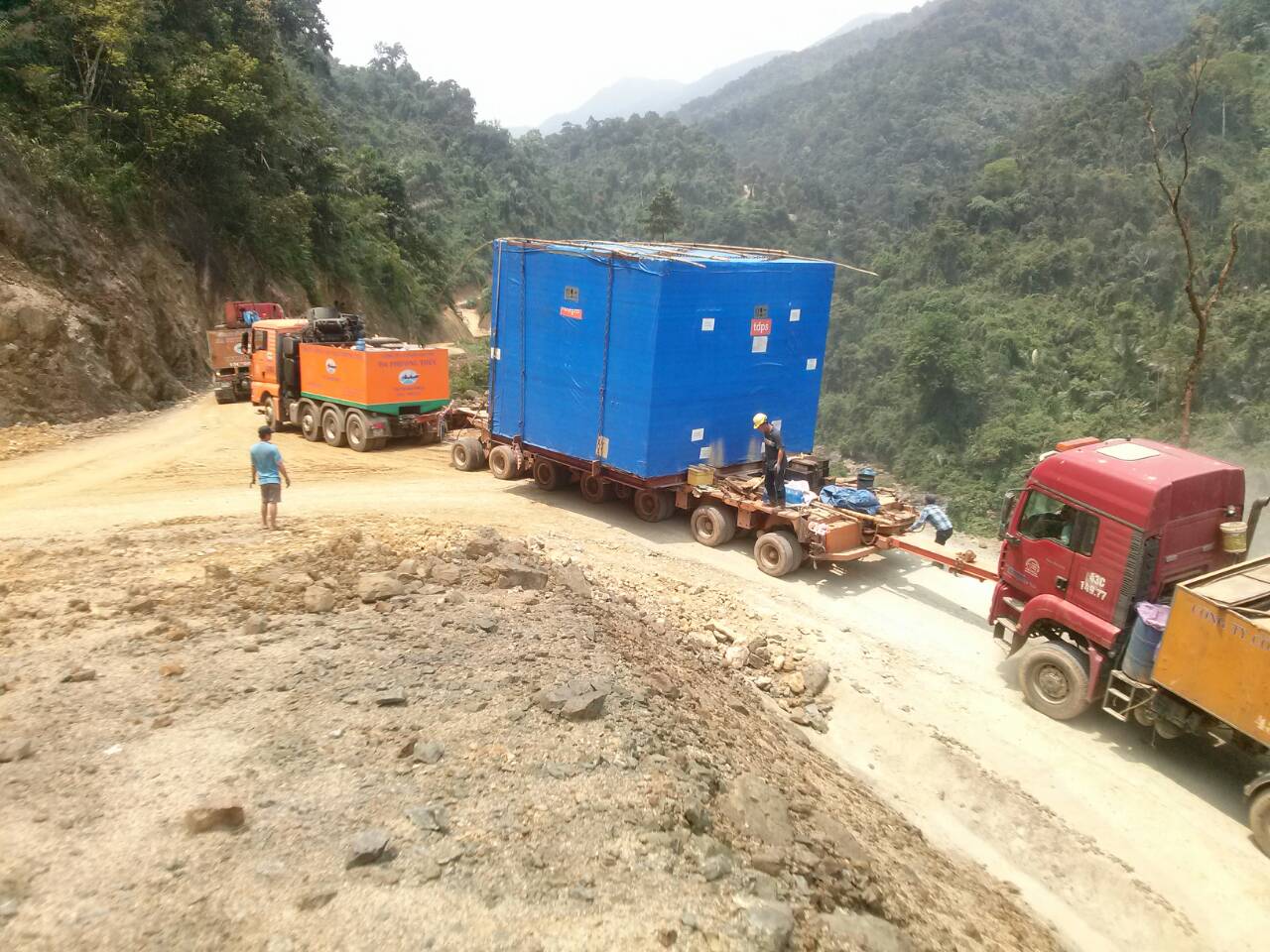 OCT.2017 - Generator 60 Tons - Alin B1 Hydropower project, moving uphill in Hue city